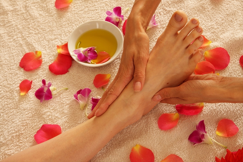 手足が冷えるなど冷え症でお困りの方にマッサージを